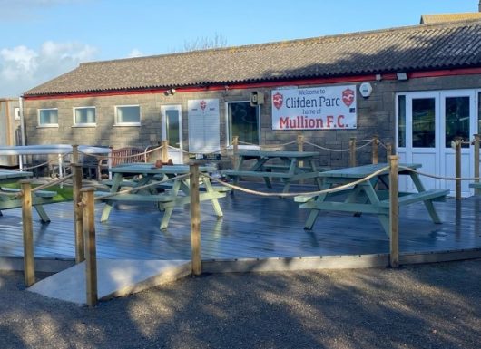 The new decking finally completed ready for a summer’s evening.